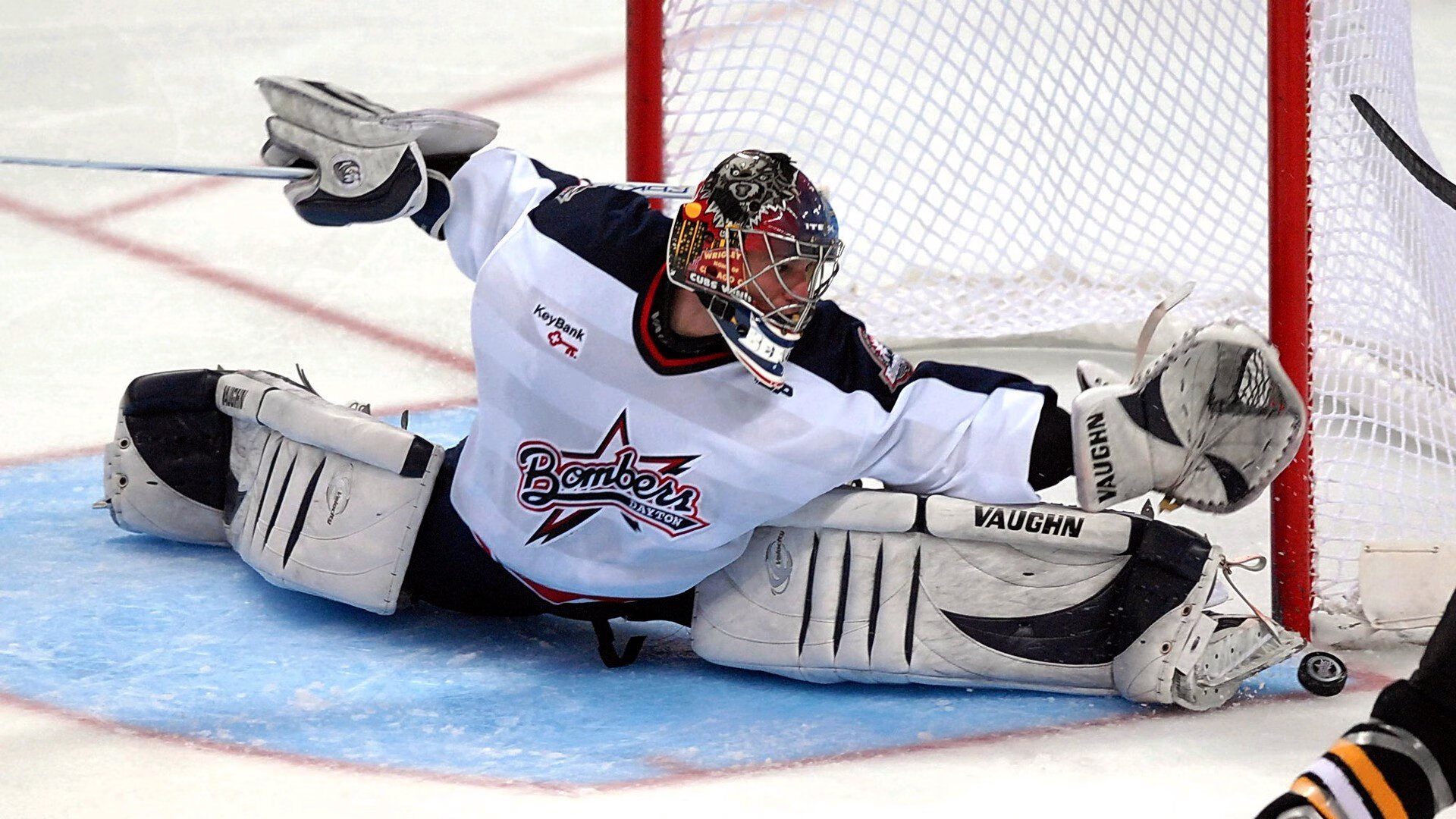 FB体育app-《电竞场景搭建：打造最炫比赛环境》，电竞场景图